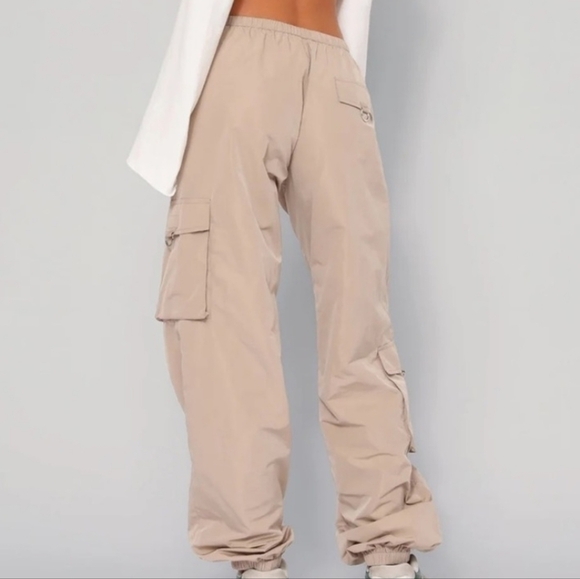 Tiger Mist beige trinity cargo low rise parachute pants - Picture 3 of 15